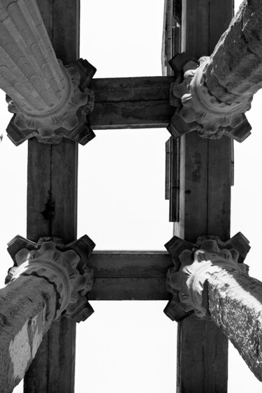 Фотография под названием "roman columns" - Gilliard Bressan, Подлинное произведение искусства, Цифровая фотография