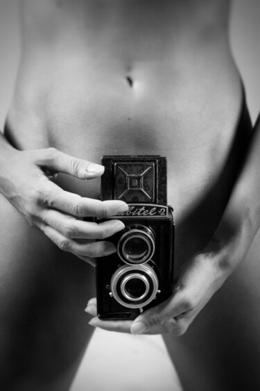 Фотография под названием "Body and camera" - Giulio Bardelli, Подлинное произведение искусства, Цифровая фотография