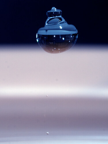 Fotografie mit dem Titel "Drop" von Giuseppe Persia, Original-Kunstwerk, 2D digitale Arbeit
