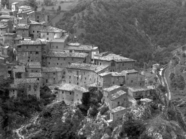 Fotografie getiteld "Villaggio di montag…" door Giuseppe Persia, Origineel Kunstwerk, Film fotografie
