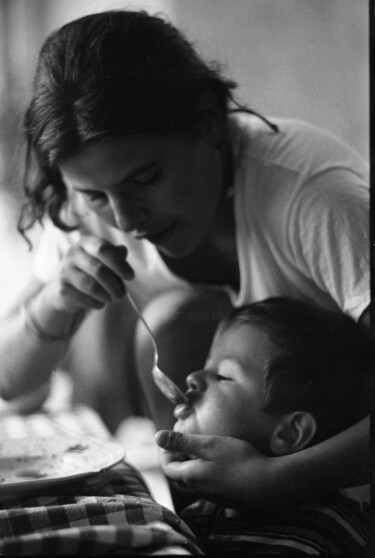 Photographie intitulée "Donna con bambino" par Giuseppe Persia, Œuvre d'art originale, Photographie argentique