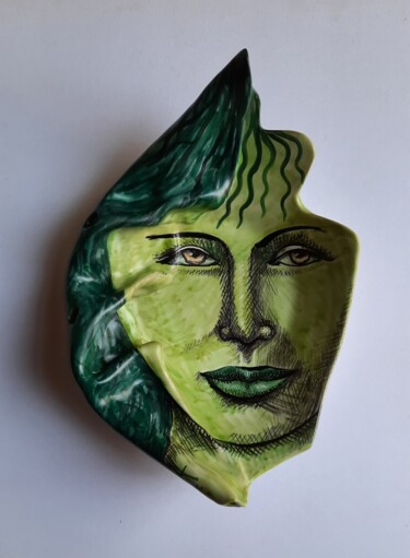 Scultura intitolato "Volto verde" da Giuseppe Prinzi, Opera d'arte originale, Ceramica Montato su Altro pannello rigido