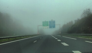 Photographie intitulée "BROUILLARD AUTOROUTE" par Gladys Montella, Œuvre d'art originale