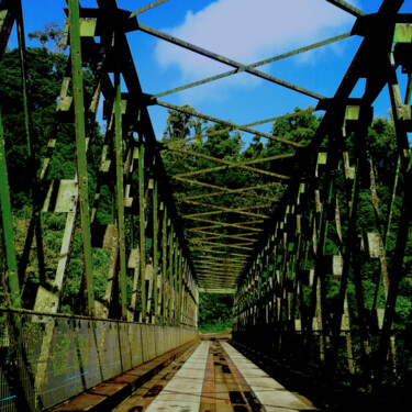 Photographie intitulée "Sur le pont" par Gladys Montella, Œuvre d'art originale