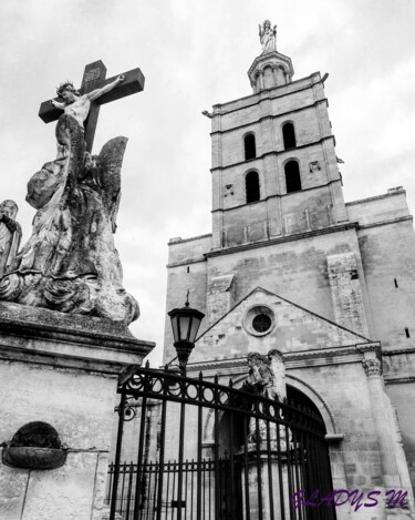 Photographie intitulée "Eglise Avignon" par Gladys Montella, Œuvre d'art originale, Photographie numérique