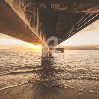 Photographie intitulée "Under The Pier" par Glauco Meneghelli, Œuvre d'art originale, Photographie numérique
