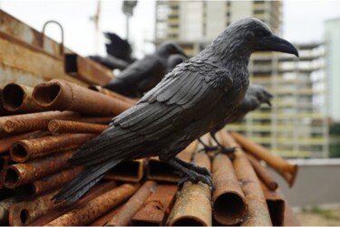 Скульптура под названием "Armageddon, Crow 4" - Gonul Nuhoglu, Подлинное произведение искусства, Бронза