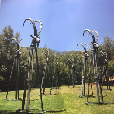 Skulptur mit dem Titel "No Man's Land" von Gonul Nuhoglu, Original-Kunstwerk, Aluminium