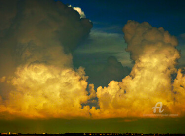 Fotografia intitolato "strange cloud forma…" da Gor Don(Gnie), Opera d'arte originale, Fotografia digitale
