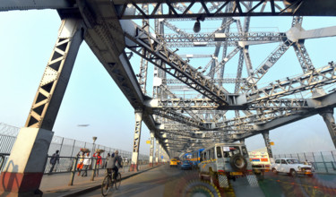 Fotografie mit dem Titel "A Bridge to the Cit…" von Goutam Chakraborty, Original-Kunstwerk, Digitale Fotografie