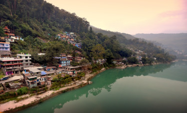 Fotografie mit dem Titel "City by the River T…" von Goutam Chakraborty, Original-Kunstwerk, Digitale Fotografie