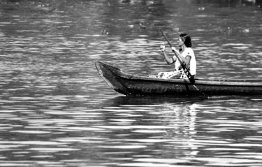 Fotografie mit dem Titel "Me and My Boat!" von Goutam Chakraborty, Original-Kunstwerk, Digitale Fotografie