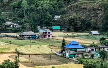 Photographie intitulée "A Himalayan Village!" par Goutam Chakraborty, Œuvre d'art originale, Photographie numérique