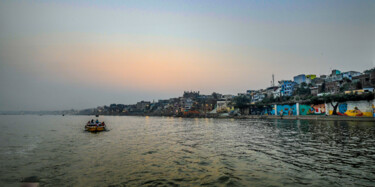 Photographie intitulée "Ghats of Varanasi-II" par Goutam Chakraborty, Œuvre d'art originale, Photographie numérique