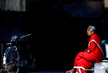 Photographie intitulée "Outdated!" par Goutam Chakraborty, Œuvre d'art originale, Photographie numérique