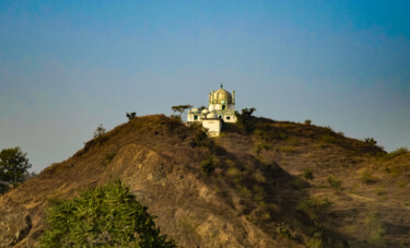 Fotografie mit dem Titel "Masjid on the Mount…" von Goutam Chakraborty, Original-Kunstwerk, Digitale Fotografie