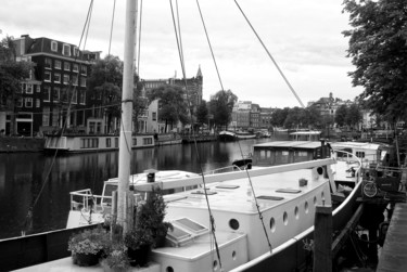 Fotografie getiteld "Canal in Amsterdam" door Goutam Chakraborty, Origineel Kunstwerk