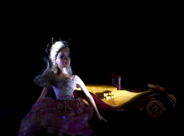 Fotografia intitolato "Barbie with her Car" da Goutam Chakraborty, Opera d'arte originale