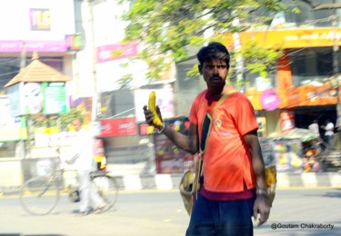 Photographie intitulée "I got My Lunch!" par Goutam Chakraborty, Œuvre d'art originale