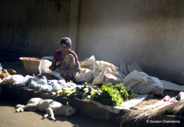 Photographie intitulée "Vegetable Vendor !" par Goutam Chakraborty, Œuvre d'art originale