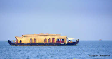 Photographie intitulée "Houseboat at Backwa…" par Goutam Chakraborty, Œuvre d'art originale