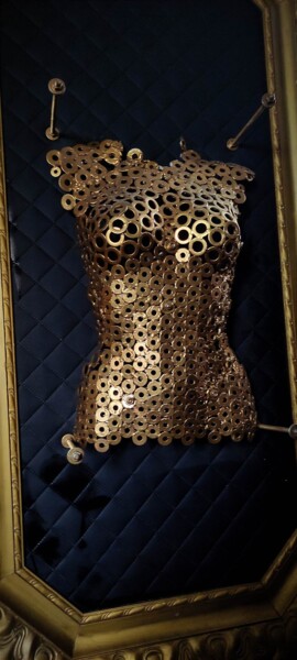 Escultura intitulada "women on gold" por Gr Gr, Obras de arte originais, Metais