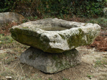 Sculpture titled "vasque aux grenouil…" by Venner Fanch, Original Artwork, Stone
