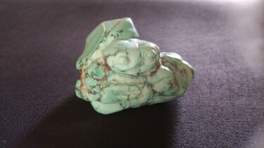 Скульптура под названием "crabe en turquoise…" - Venner Fanch, Подлинное произведение искусства, Камень