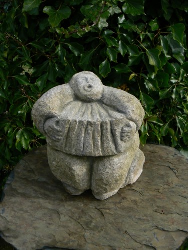 雕塑 标题为“L'ACCORDÉONNISTE OU…” 由Venner Fanch, 原创艺术品, 石