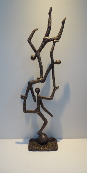 Skulptur mit dem Titel "Tower of strength." von Grant Preston, Original-Kunstwerk, Bronze