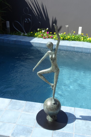Escultura intitulada "Balancing act." por Grant Preston, Obras de arte originais, Bronze