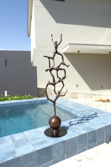 Skulptur mit dem Titel "Perfect balance." von Grant Preston, Original-Kunstwerk, Bronze
