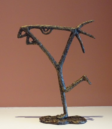 Skulptur mit dem Titel "Crazy bird on the r…" von Grant Preston, Original-Kunstwerk, Bronze
