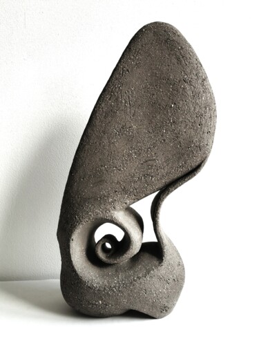Sculpture titled "Calma - Gris" by Grazia Compagnino, Original Artwork, Clay