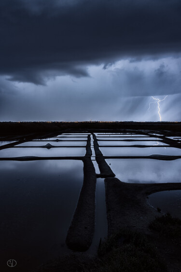 Photographie intitulée "Eclair dans les sal…" par Grégory Dolivet, Œuvre d'art originale, Photographie numérique