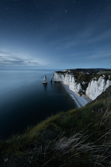 Фотография под названием "Etretat de nuit" - Grégory Dolivet, Подлинное произведение искусства, Цифровая фотография