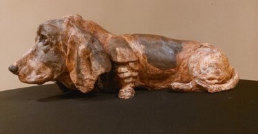 Sculpture intitulée "Basset" par Grietje Leyn (art-gl webnode), Œuvre d'art originale, Céramique