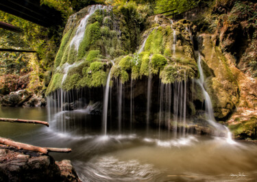 Фотография под названием "Waterfall" - Grigore Roibu, Подлинное произведение искусства, Цифровая фотография