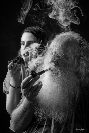 Photographie intitulée "Two Smokers" par Grigore Roibu, Œuvre d'art originale, Photographie numérique