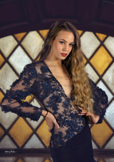 Фотография под названием "Young Sexy Model" - Grigore Roibu, Подлинное произведение искусства, Цифровая фотография