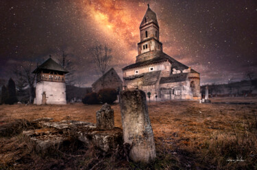 Fotografía titulada "Church At Night" por Grigore Roibu, Obra de arte original, Impresión digital