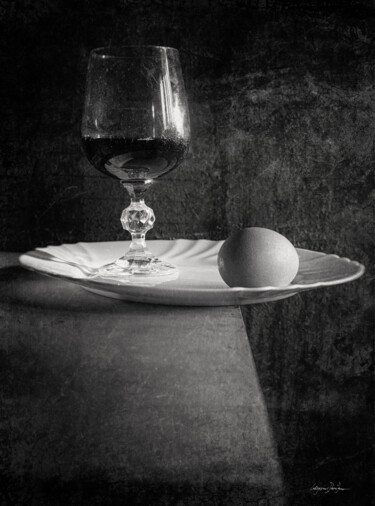 Photographie intitulée "Still life with egg…" par Grigore Roibu, Œuvre d'art originale, Photographie numérique