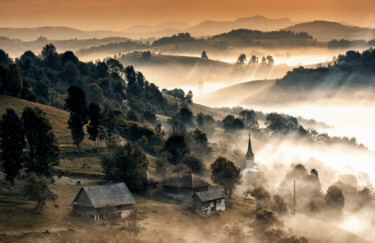 Fotografia intitulada "Village In The Morn…" por Grigore Roibu, Obras de arte originais, Fotografia digital