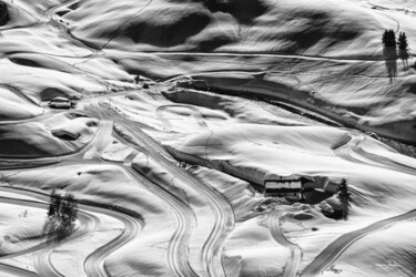 摄影 标题为“Winter Roads” 由Grigore Roibu, 原创艺术品, 数码摄影
