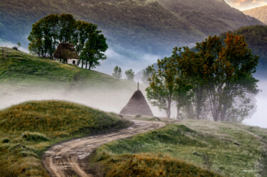 Photographie intitulée "Road to the village" par Grigore Roibu, Œuvre d'art originale, Photographie numérique