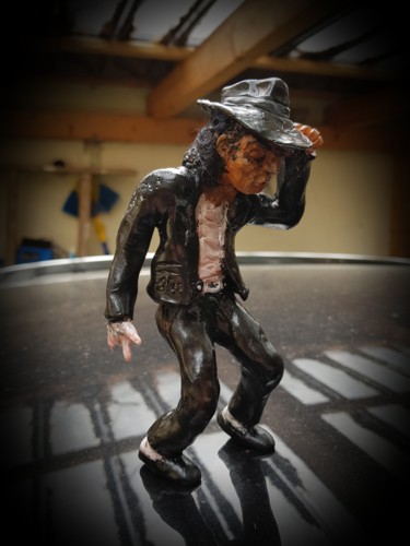 Skulptur mit dem Titel "Michael Jackson Moo…" von Peter Grundtner, Original-Kunstwerk, Kunststoff