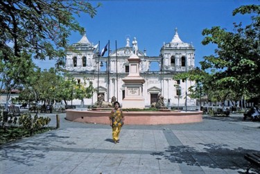 Fotografia intitulada "León, Nicaragua. Ig…" por Guillermo Aurelio Barón Cabut, Obras de arte originais