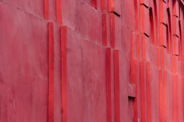 Fotografia zatytułowany „Red Stripped Wall” autorstwa Ievgen Gubareni, Oryginalna praca, Fotografia cyfrowa