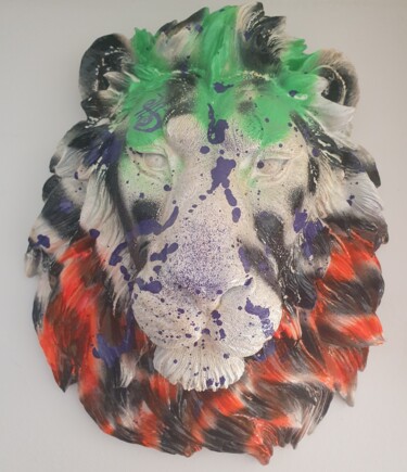 Sculpture intitulée "Vandal Lion" par Guemi (1980), Œuvre d'art originale, Bombe aérosol Monté sur Autre panneau rigide