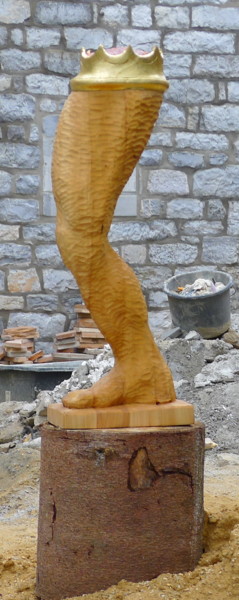 Sculpture titled "King Leg" by Günter Hubert Winterscheid, Original Artwork, Wood